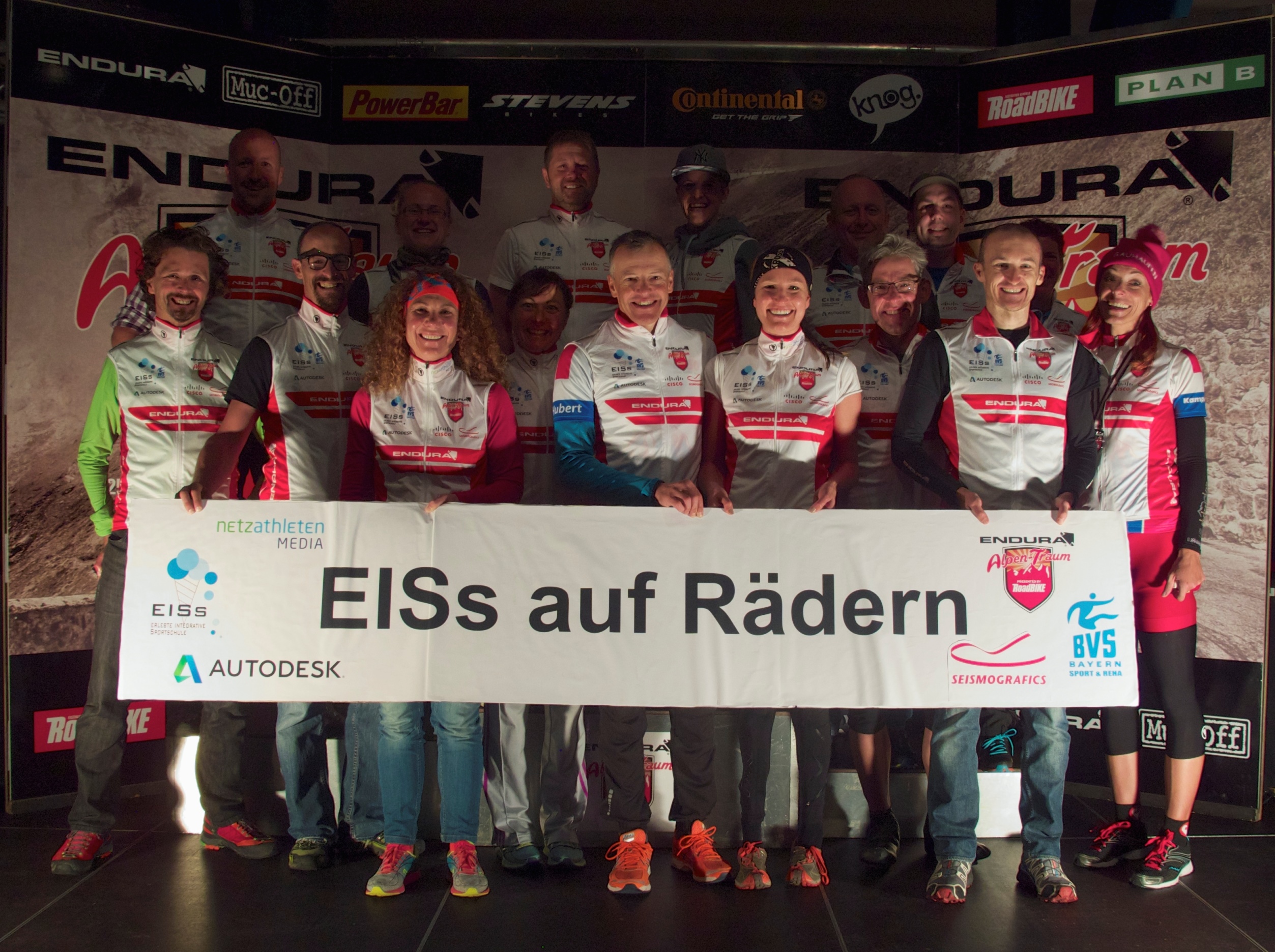 Para-Cyclistin Denise Schindler und ihr Team radeln für den guten Zweck - EISs auf Rädern 3.0